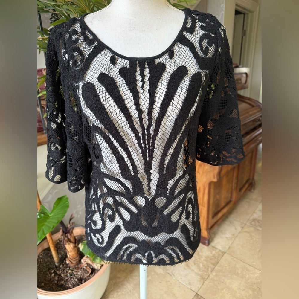 ALFANI ladies XS pullover, crocheted lace top black excellent condition - Picture 4 of 10
